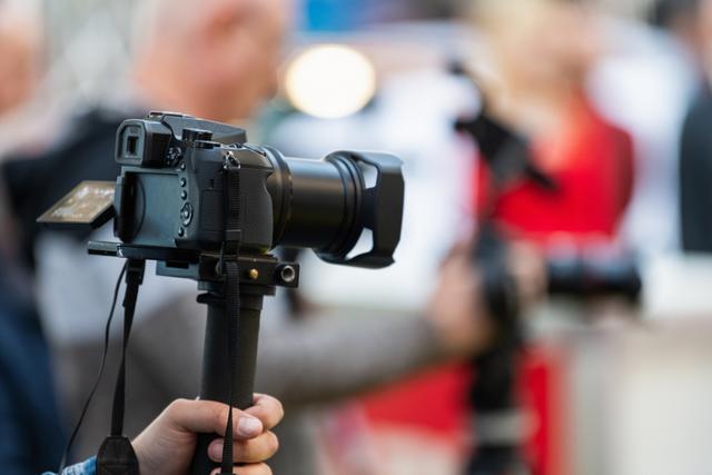 暗黑鏡頭 定格光影下的酷感瞬間